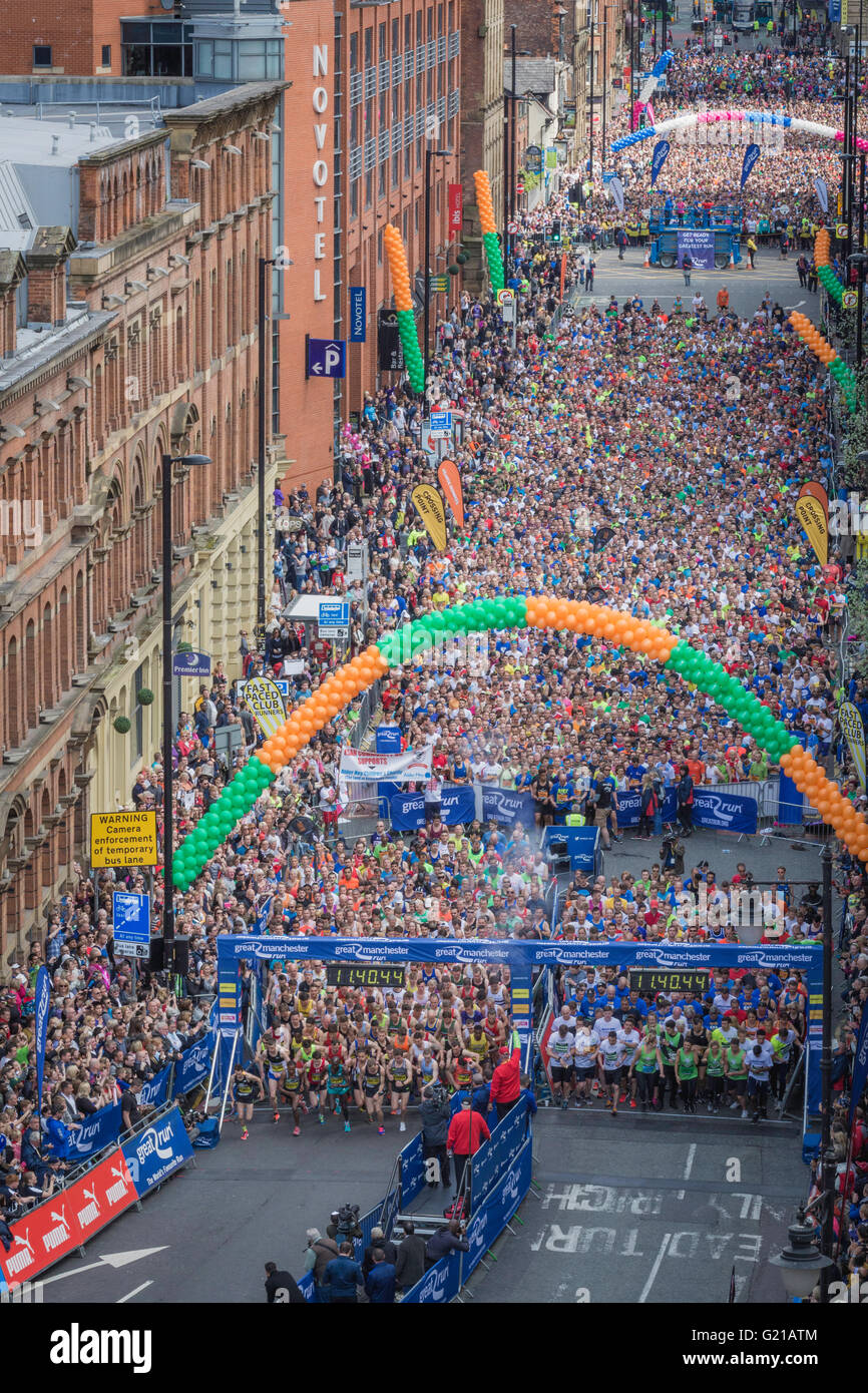 Manchester, UK. 22 May, 2016. Great Manchester Run. 40,000 people await to start the Great  Manchester Run. Credit:  Andy Barton/Alamy Live News Stock Photo