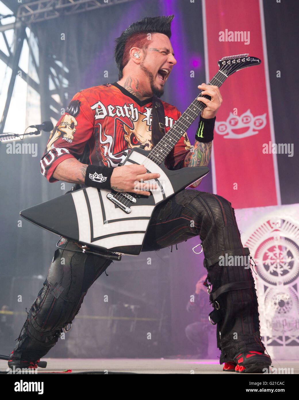 Columbus, Ohio, USA. 21st May, 2016. Guitarist JASON HOOK of Five
