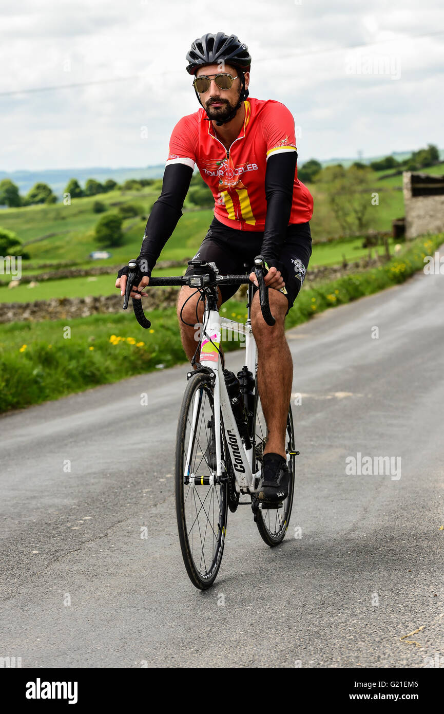 Peak District, Derbyshire, UK. 22nd May, 2016. Former Made in Chelsea star Hugo Taylor rides the Bostin Peaks Cycle Sportive with other team members as preparation for Channel 5's new show Tour de Celebs where eight celebrities take on a Tour de France style cycle challenge, The show is due to air in July. Peak District, Derbyshire, UK 22 May 2016 Credit:  Steve Tucker/Alamy Live News Stock Photo