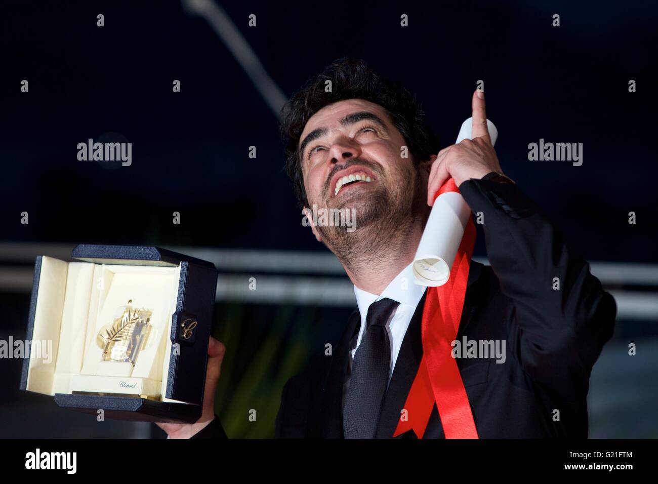 Cannes, France. 22nd May, 2016. Actor Shahab Hosseini, Best Actor Award winner for his role in the film "Forushande" (The Salesman), poses during a photocall after the closing ceremony of the 69th Cannes Film Festival in Cannes, France, May 22, 2016. Credit:  Jin Yu/Xinhua/Alamy Live News Stock Photo