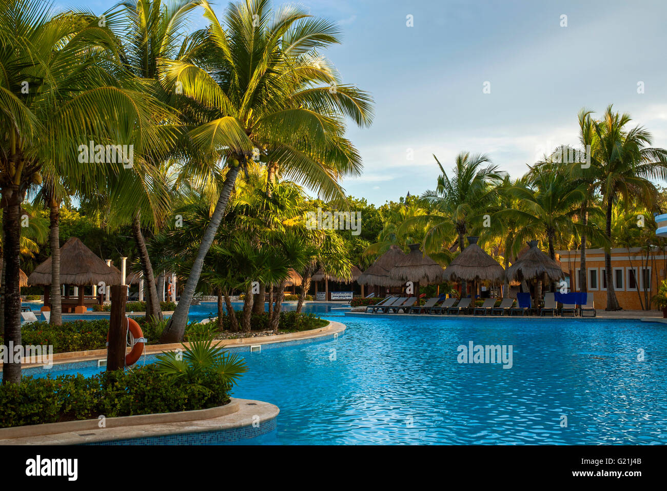 Palm trees, swimming pool, beach chairs, palm umbrellas, Iberostar Paraíso Beach resort, Playa del Carmen, Quintana Roo Stock Photo