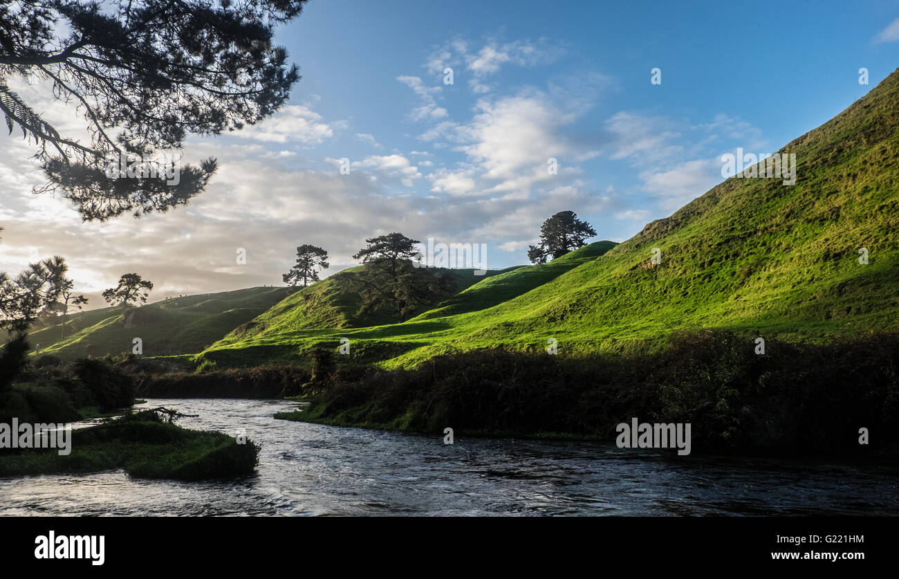 New Zealand, Putaruru River and mountainside Stock Photo Alamy