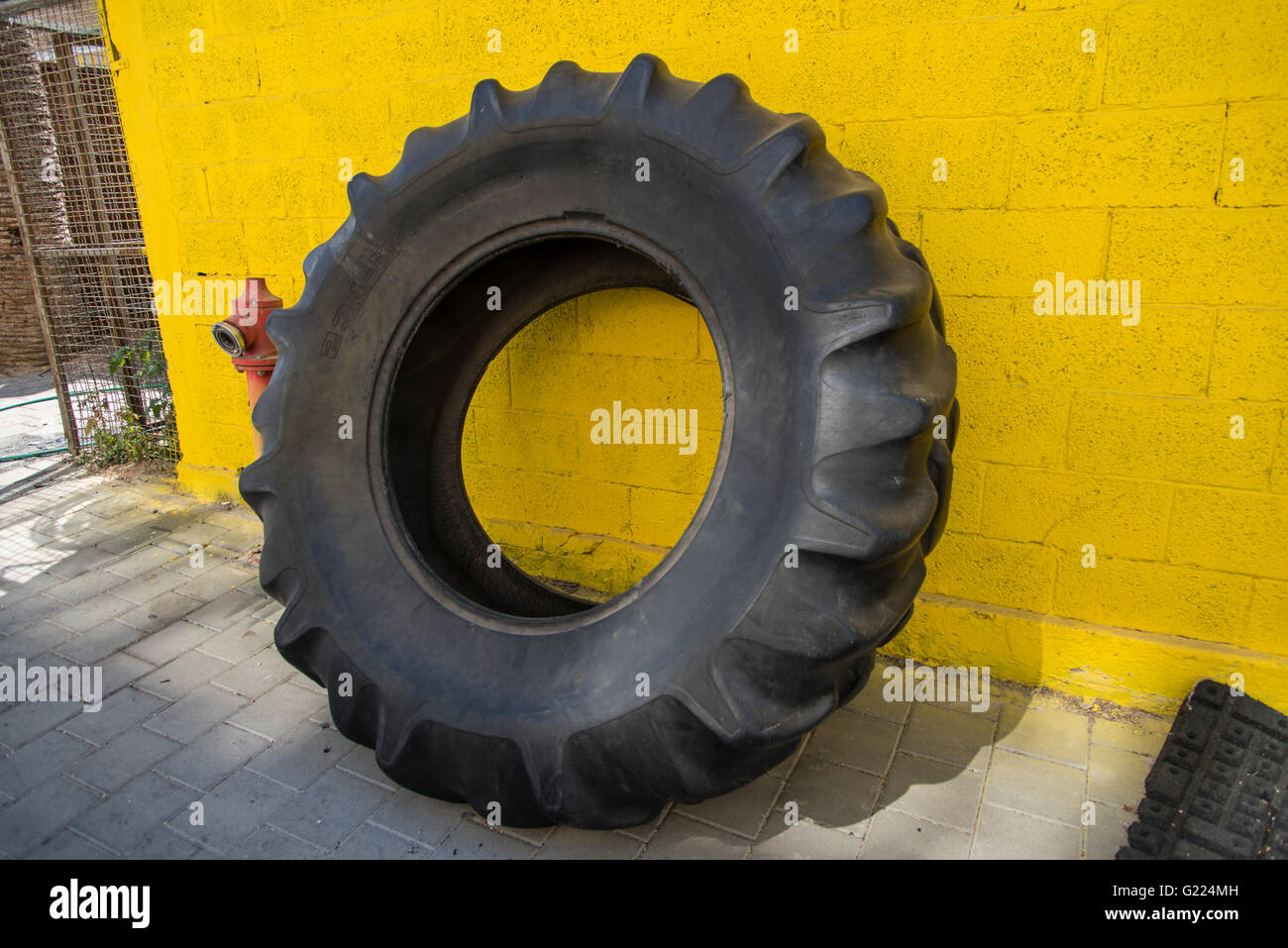 White wall tire hires stock photography and images Alamy