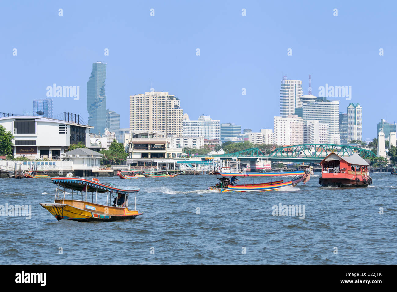 Long Tail Boats In Bangkok On The Chao Phraya River Stock Photo - Alamy