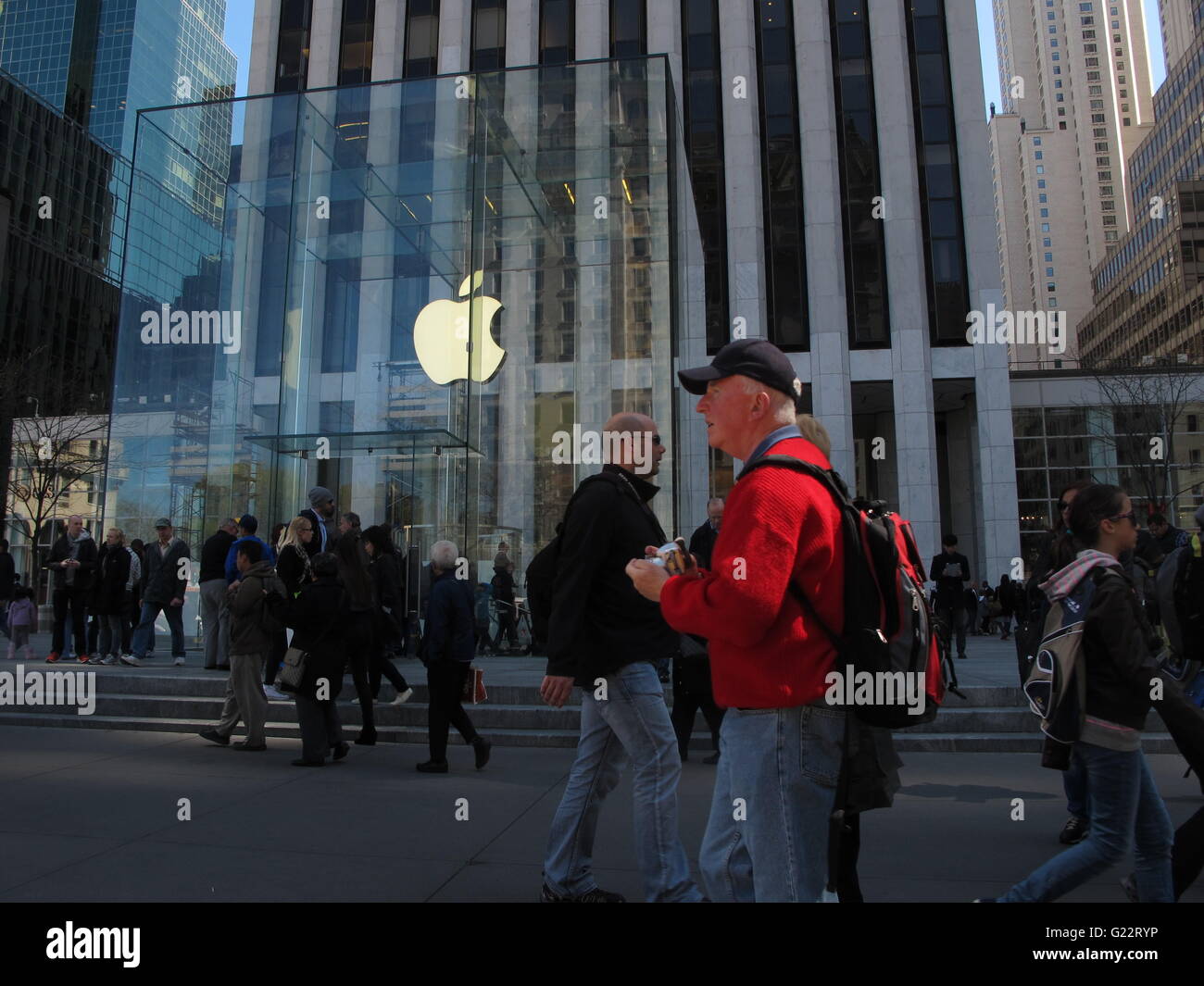 New York City. Apple store on Fifth Avenue Stock Photo Alamy
