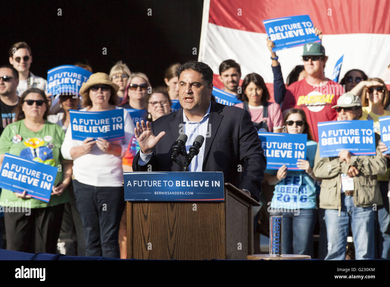 Irvine, California, USA. 22nd May, 2016. CENK UYGUR of ''The Young Turks'' introduces 2016 Democratic Presidential Candidate Bernie at a rally in Irvine, California. Credit:  Mariel Calloway/ZUMA Wire/Alamy Live News Stock Photo