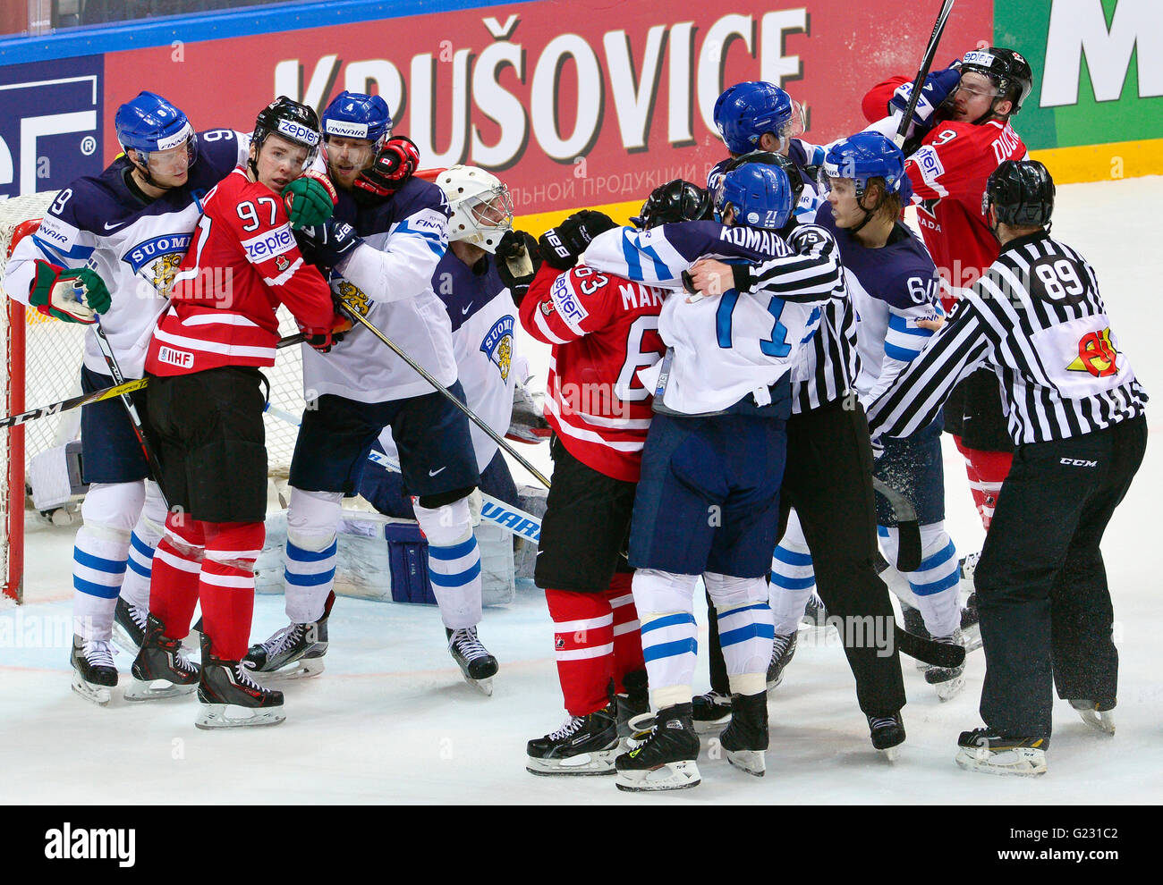 Moscow, Russia. 22nd May, 2016. Fight of hockey players of Canada and Finland during the Ice Hockey World Championships final match between Finland and Canada, in Moscow, Russia, on Sunday, May 22, 2016. Credit:  Roman Vondrous/CTK Photo/Alamy Live News Stock Photo