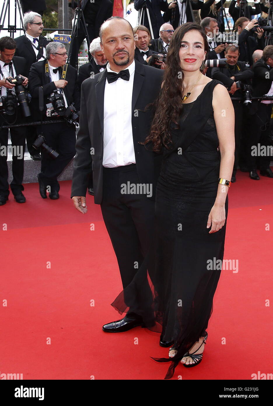Cannes, France. 18th May, 2016. epa05315262 Israeli-French singer-songwriter Yael Naim (R) and guest arrive for the screening of 'La Fille Inconnue' (The Unknown Girl) during the 69th annual Cannes Film Festival, in Cannes, France, 18 May 2016. The movie is presented in the Official Competition of the festival which runs from 11 to 22 May. EPA/SEBASTIEN NOGIER |/picture alliance © dpa/Alamy Live News Stock Photo