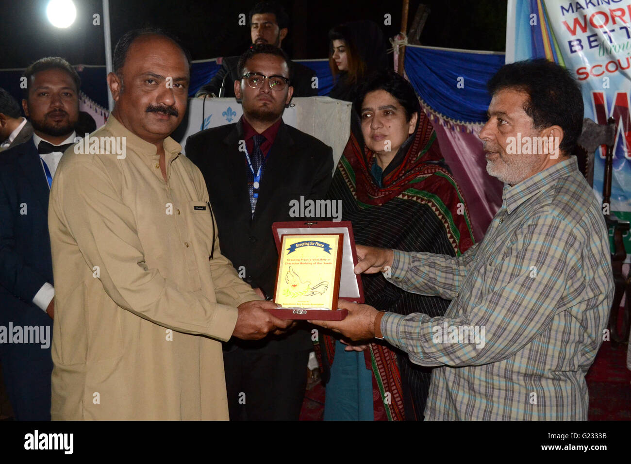Quetta, Pakistan. 22nd May, 2016. provincial commissioner scouts Muhammad Qayoom Babai giving the award of best performance to participant during the closing ceremony of three days event Model United Nations Quetta 'MunQta' Organized by Balochistan Boy Scouts Association held at Boy scouts association. Credit: Din Muhammad Watanpaal/ZMA Photos/Alamy Live News Stock Photo