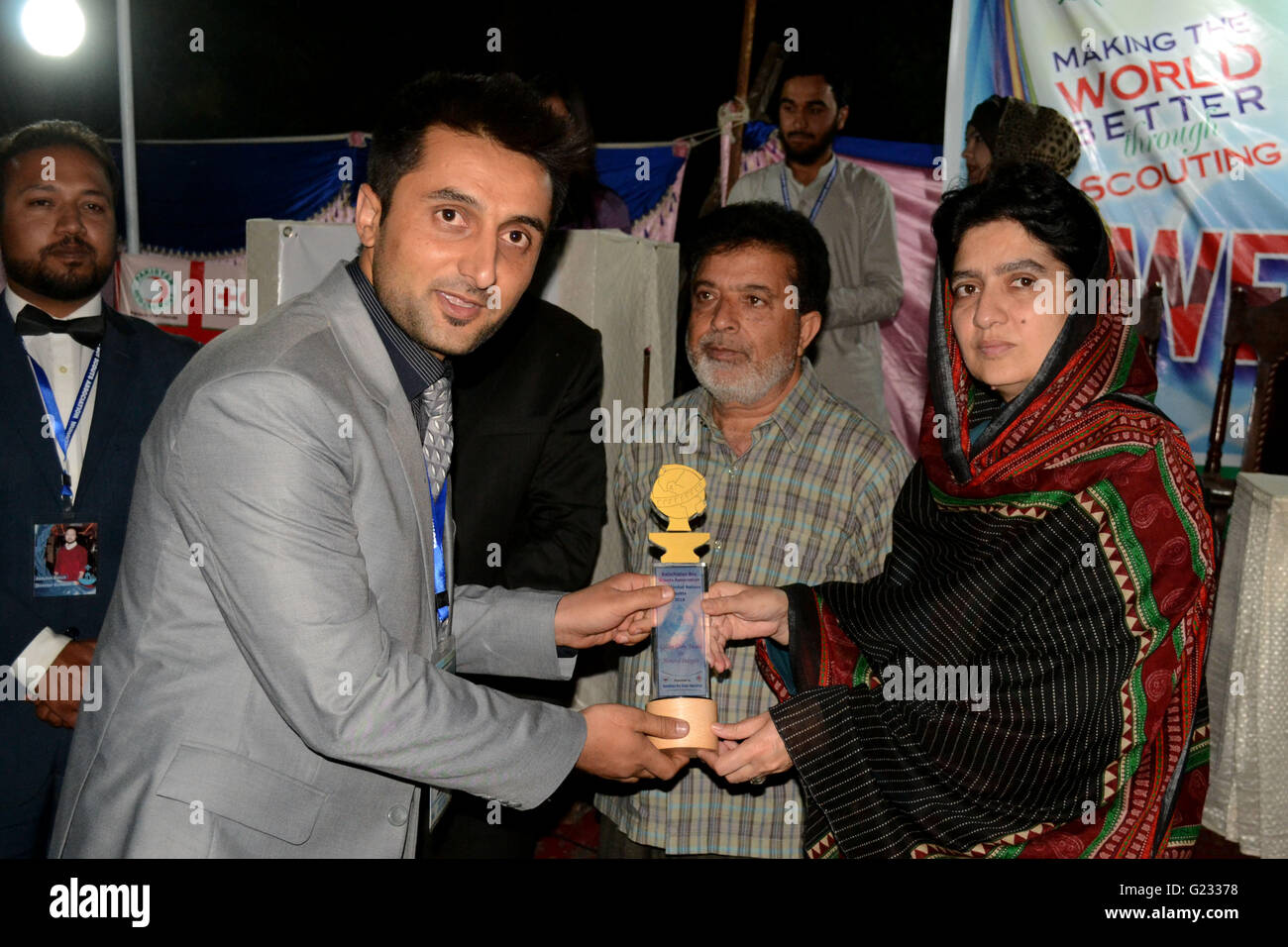 Quetta, Pakistan. 22nd May, 2016. Speaker Balochistan Assembly and chief commissioner for boy scouts Madam Raheela Hameed Khan Durrani giving the award of best performance to participant during the closing ceremony of three days event Model United Nations Quetta 'MunQta' Organized by Balochistan Boy Scouts Association held at Boy scouts association. Credit: Din Muhammad Watanpaal/ZMA Photos/Alamy Live News Stock Photo