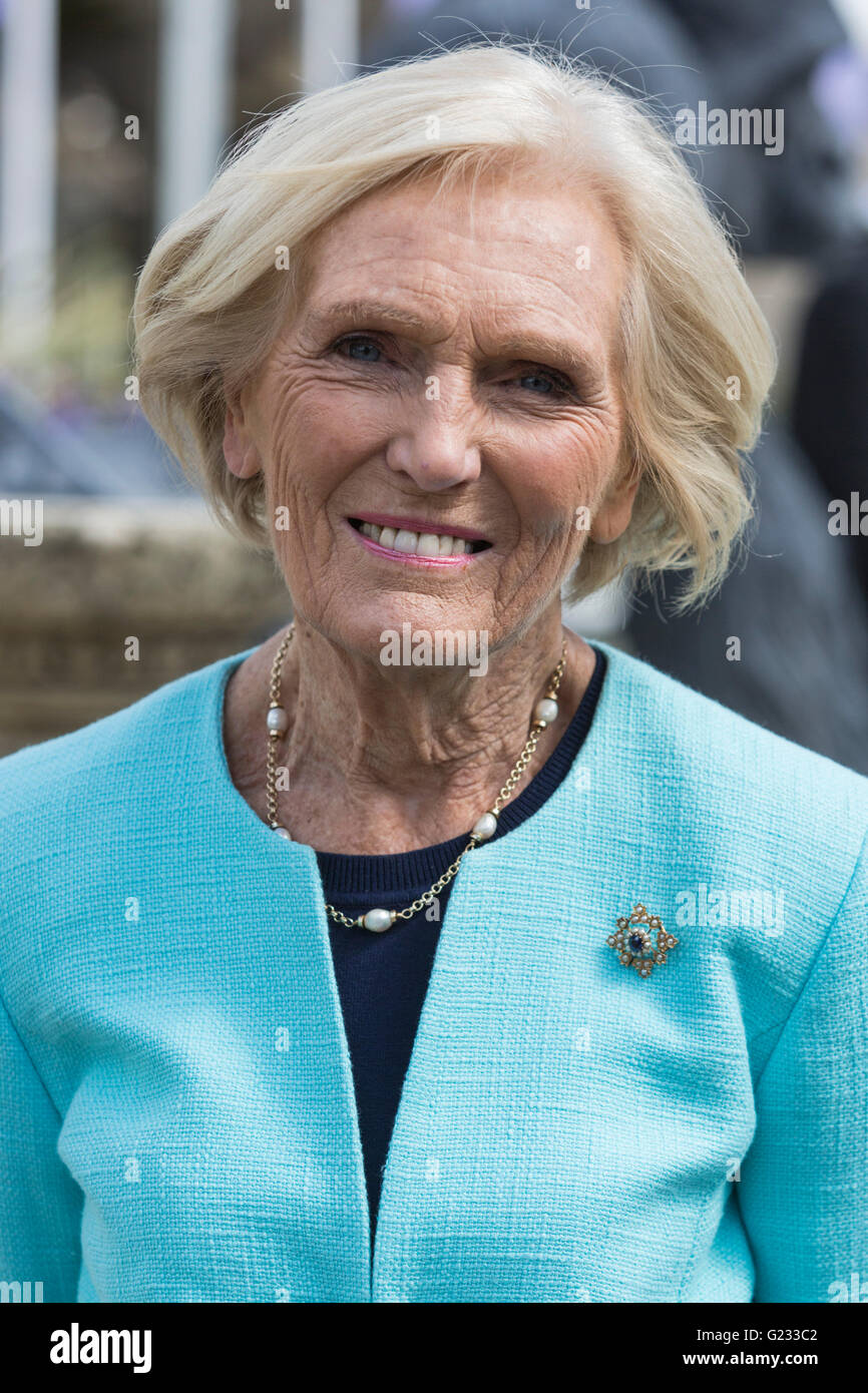 London, UK. 23 May 2016. Mary Berry. Press day at the RHS Chelsea Flower Show. The 2016 show is open to the public from 24-28 May 2016. Credit:  Vibrant Pictures/Alamy Live News Stock Photo