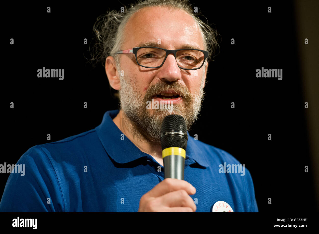 Wroclaw, Poland. 22nd May, 2016. Leader of Komitet Obrony Demokracji (Committee for the Defence of Democracy), Mateusz Kijowski, pictured during meeting with his supporters in Wroclaw.  Credit: Marcin Rozpedowski/Alamy Live News Stock Photo