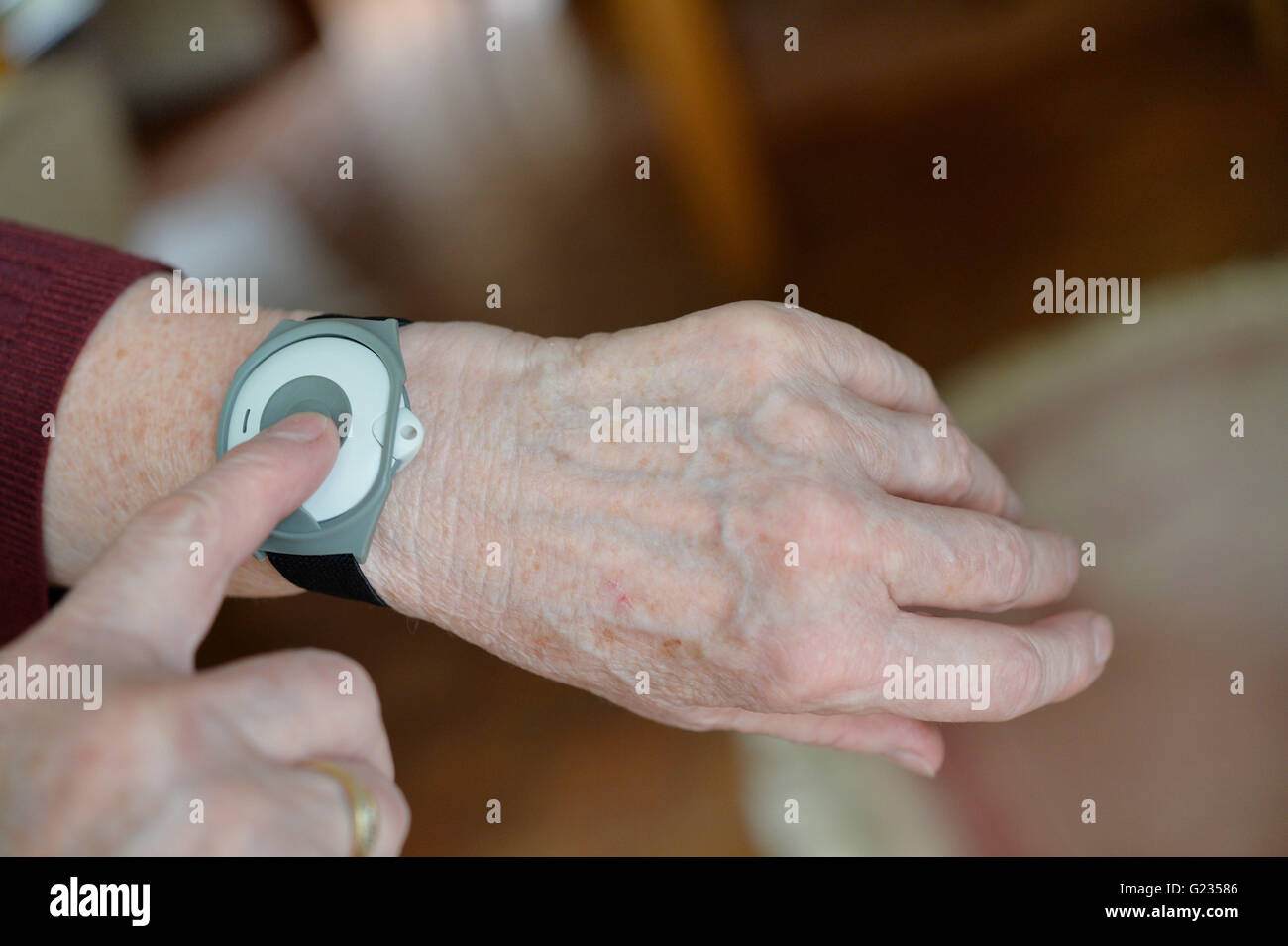 grannie thumb nails Sex station feet
