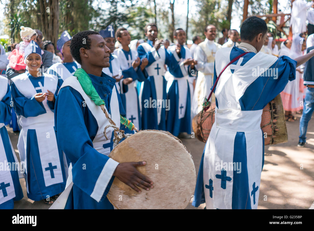 Ethiopia church sing hires stock photography and images Alamy