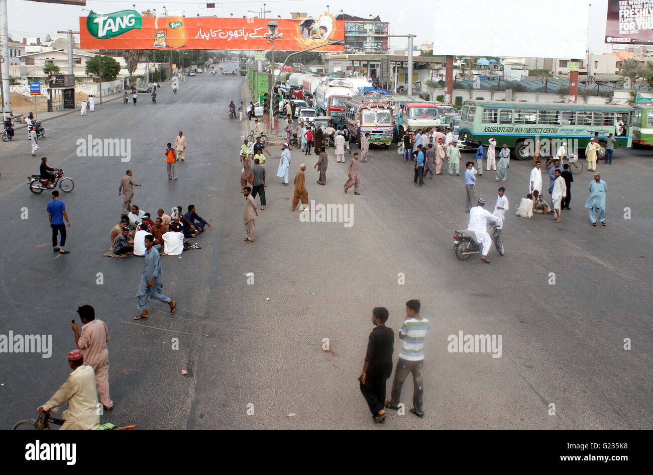 Huge numbers of motors stuck in traffic jam during protest