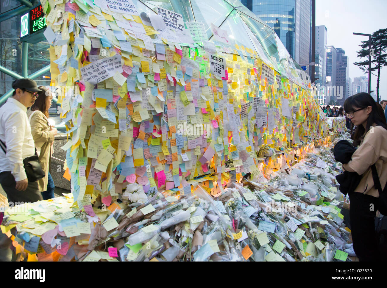 Mourning the stabbing death of a woman, May 22, 2016 : People leave notes at an entrance of Gangnam subway station in Seoul, South Korea, to mourn the stabbing death of a 23-year-old woman by a male attacker. A 34-year-old man who has a record of schizophrenia, was arrested on May 17, 2016 on suspicion of killing the 23-year-old woman at a bar bathroom near the Gangnam subway station in Gangnam district, which has sparked a wave of mourning and a public outcry over violence against women in the traditionally male-dominated country. The two had never met prior to the incident, the police said. Stock Photo
