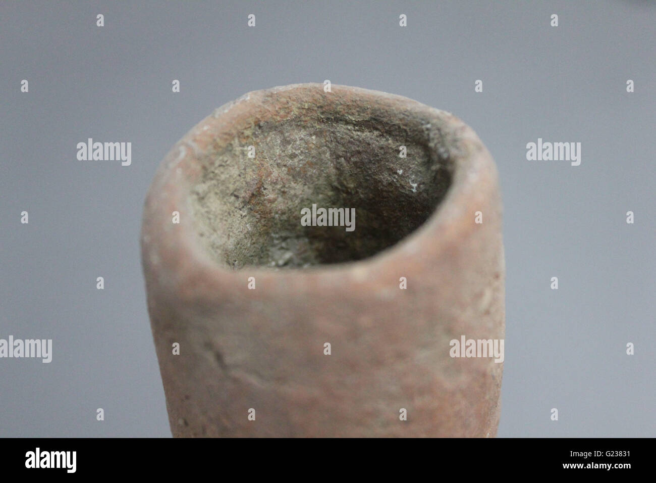 Washington, DC, USA. 24th May, 2016. Photo provided by Jiajing Wang of the Stanford University shows the residues from the interior surface of Mijiaya funnel. People in ancient China might have started enjoying the delights of beer as far back as 5,000 years ago, according to the report released by Chinese and U.S. researchers. In the new study, researchers excavated two subterranean pits dated to around 3,400 to 2,900 B.C. at Mijiaya, an archaeological site near a tributary of the Wei River in northern China. © Xinhua/Alamy Live News Stock Photo