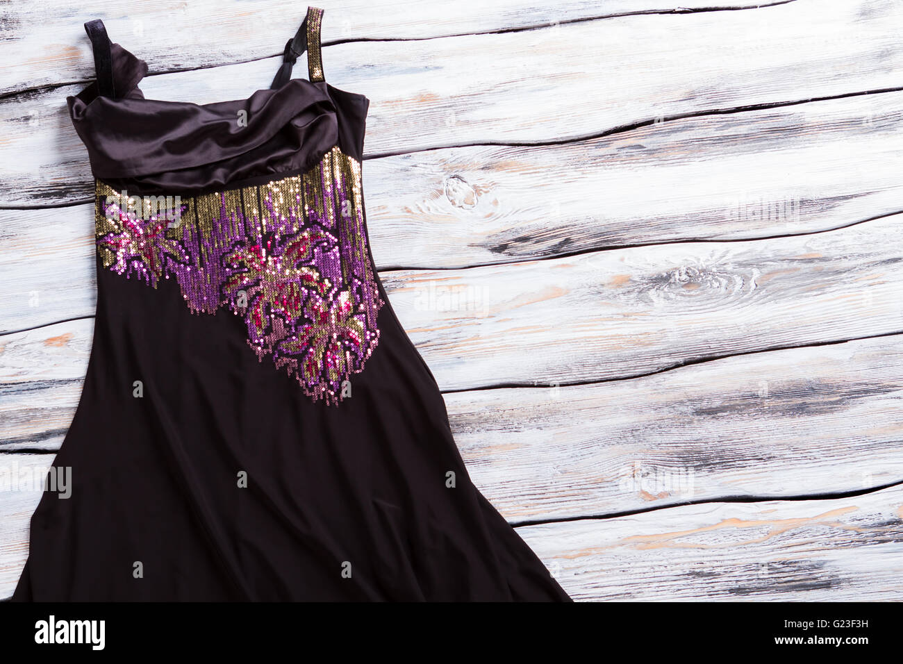 Dark purple dress hi-res stock photography and images - Alamy