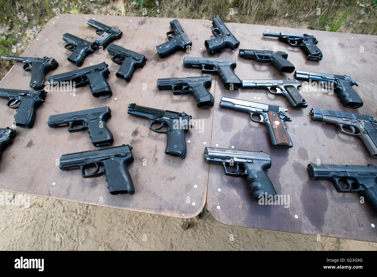 Sieradz, Poland. 30th April, 2016. Pistols lay on the table. ©Marcin Rozpedowski / Alamy Live News Stock Photo