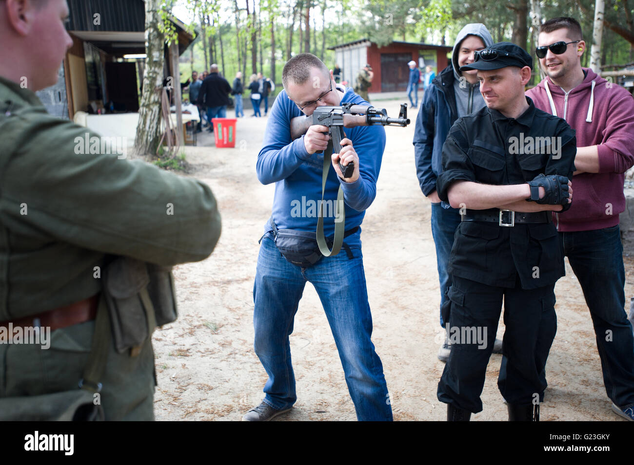 Sieradz, Poland. 30th April, 2016. Shooting picnic in Poland. ©Marcin Rozpedowski / Alamy Live News Stock Photo