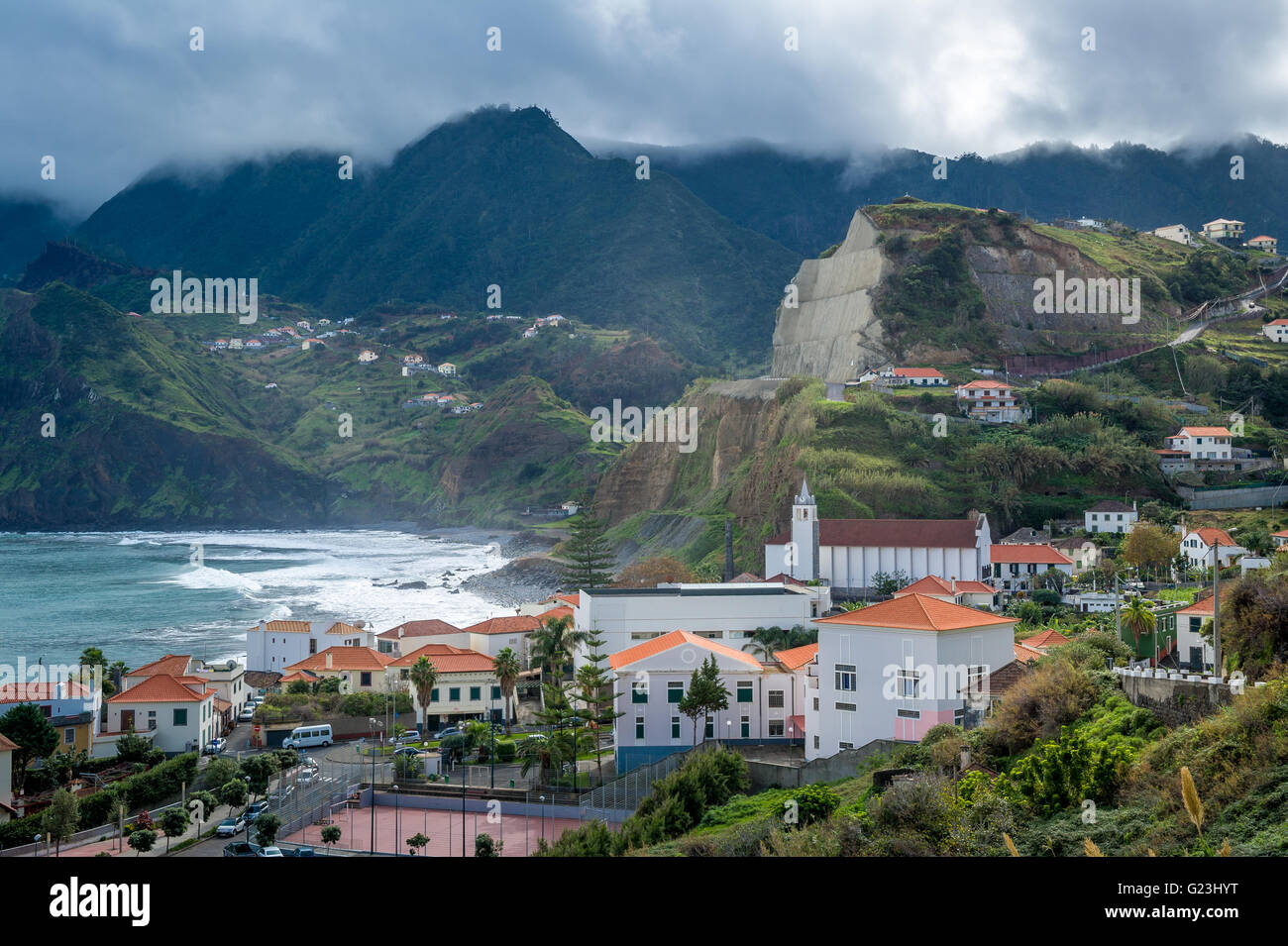 Porto da Cruz town surrounded by volcanic rocks and mountains, Madeira  island Stock Photo - Alamy
