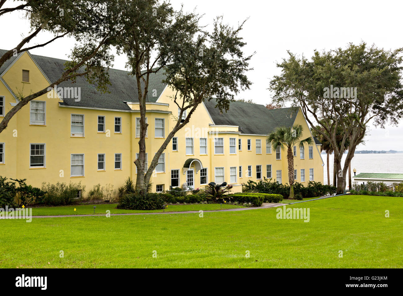 Historic Lakeside Inn in Mount Dora, Florida. The Lakeside Inn is the oldest continuously operating hotel in the State of Florida. Stock Photo