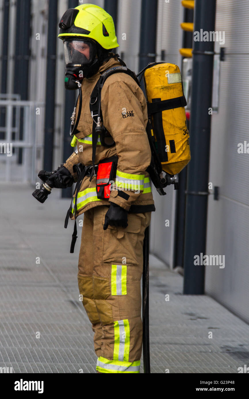 Firefighter wearing breathing apparatus with a hosereel line on a