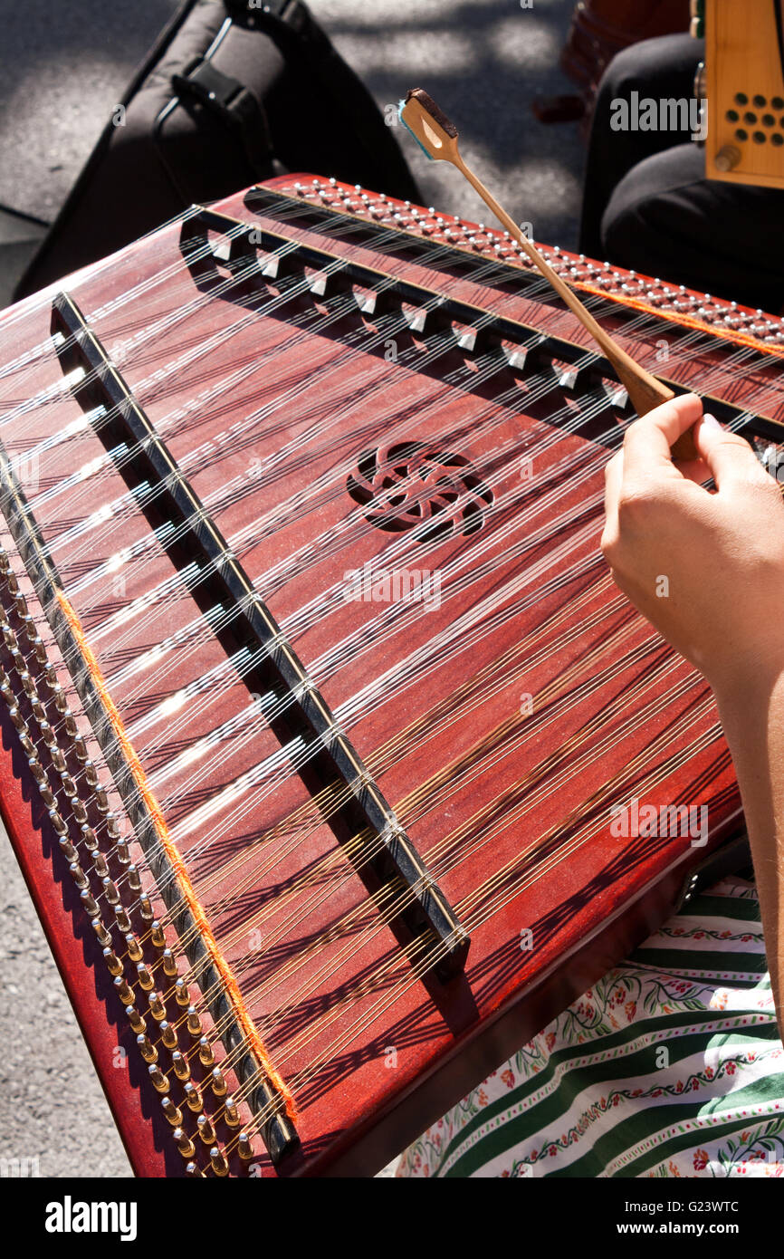 Dulcimer playing folk music Stock Photo Alamy