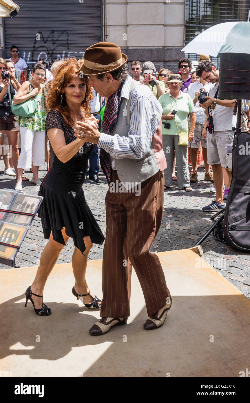 Old Tango Dance Couple , Antique market, Plaza Dorrego,  San Telmo,  Buenos Aires, Argentina Stock Photo