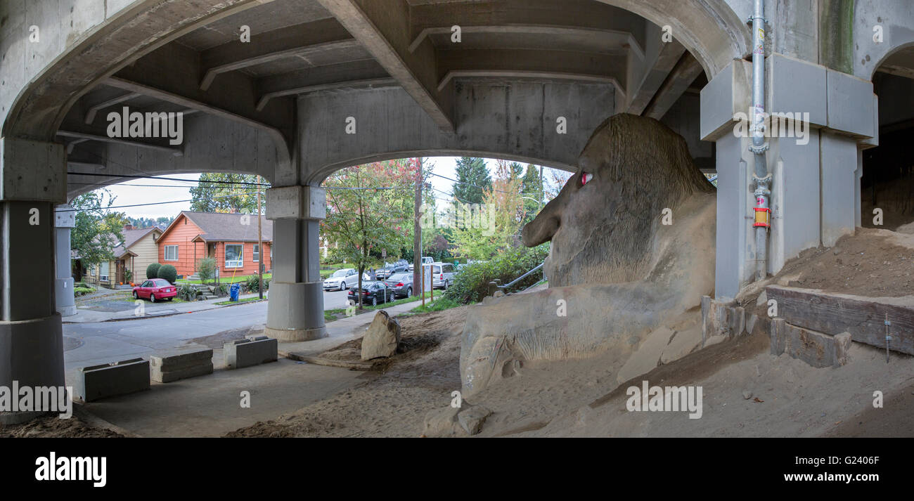 1990 sculpture the Fremont Troll by artists Steve Badanes, Will Martin, Donna Walter, and Ross Whitehead Stock Photo
