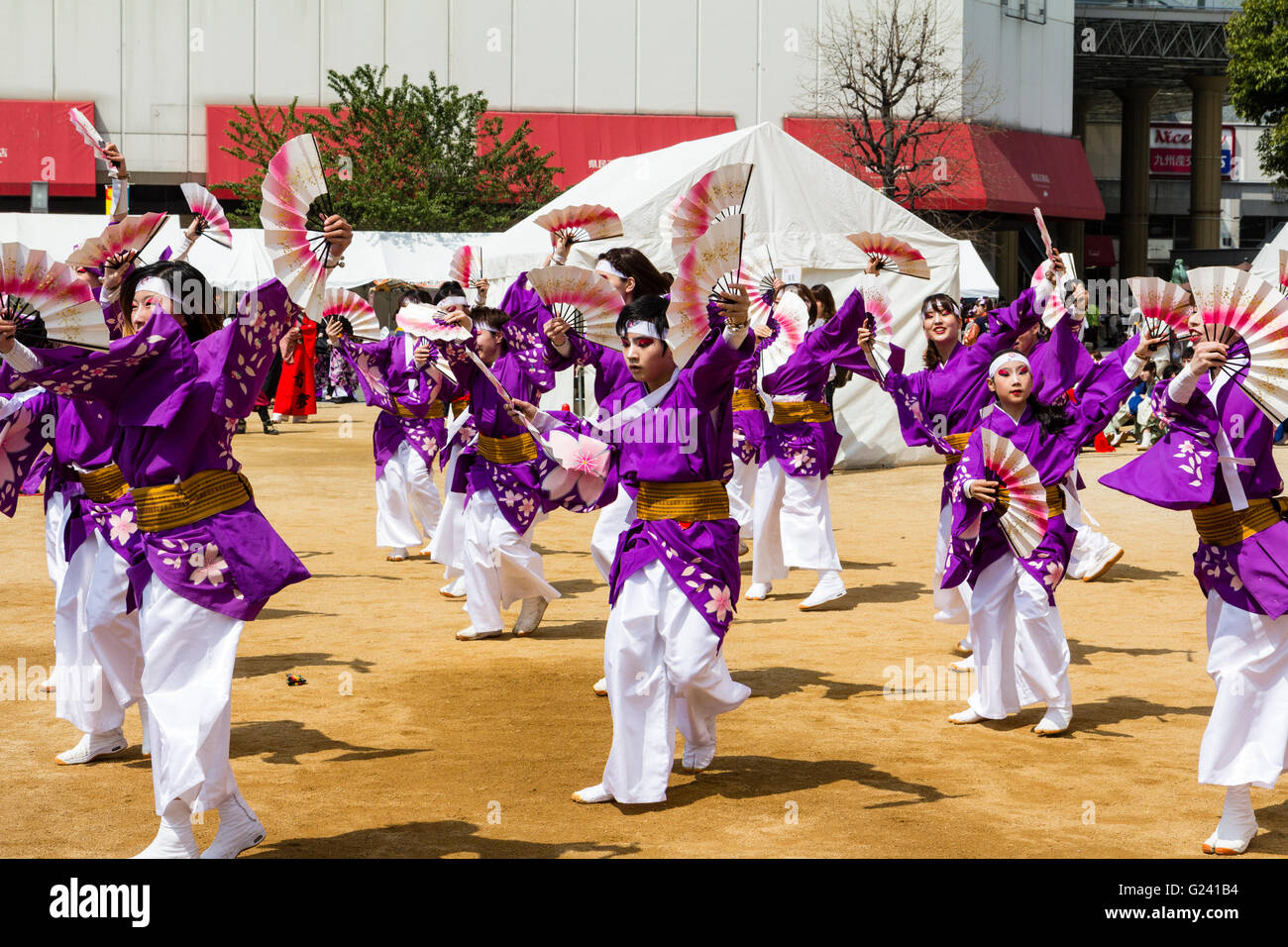 Japanese Fan Dance High Resolution Stock Photography and Images Alamy