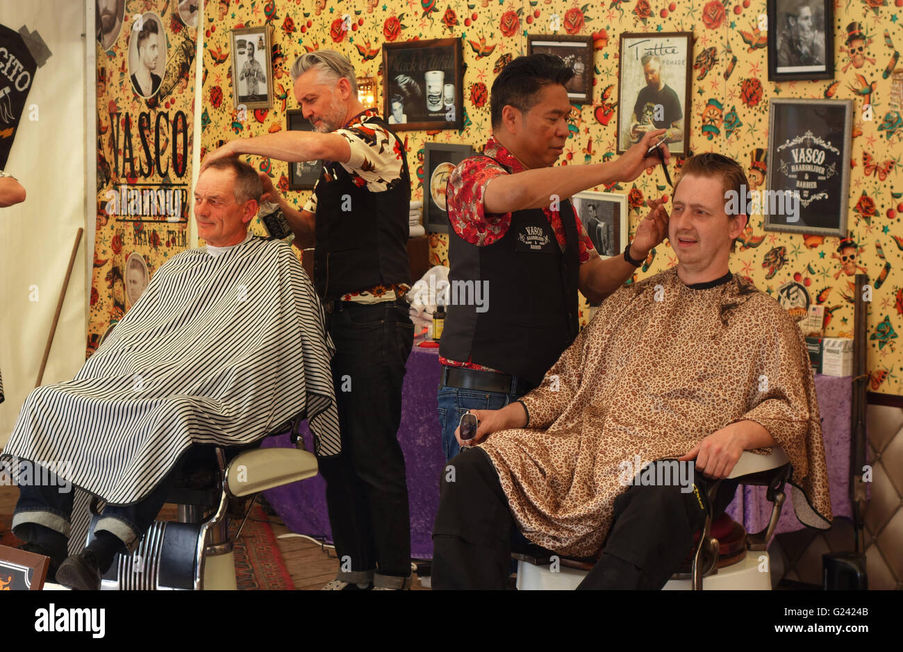 Barber shop 1940s hi-res stock photography and images - Alamy