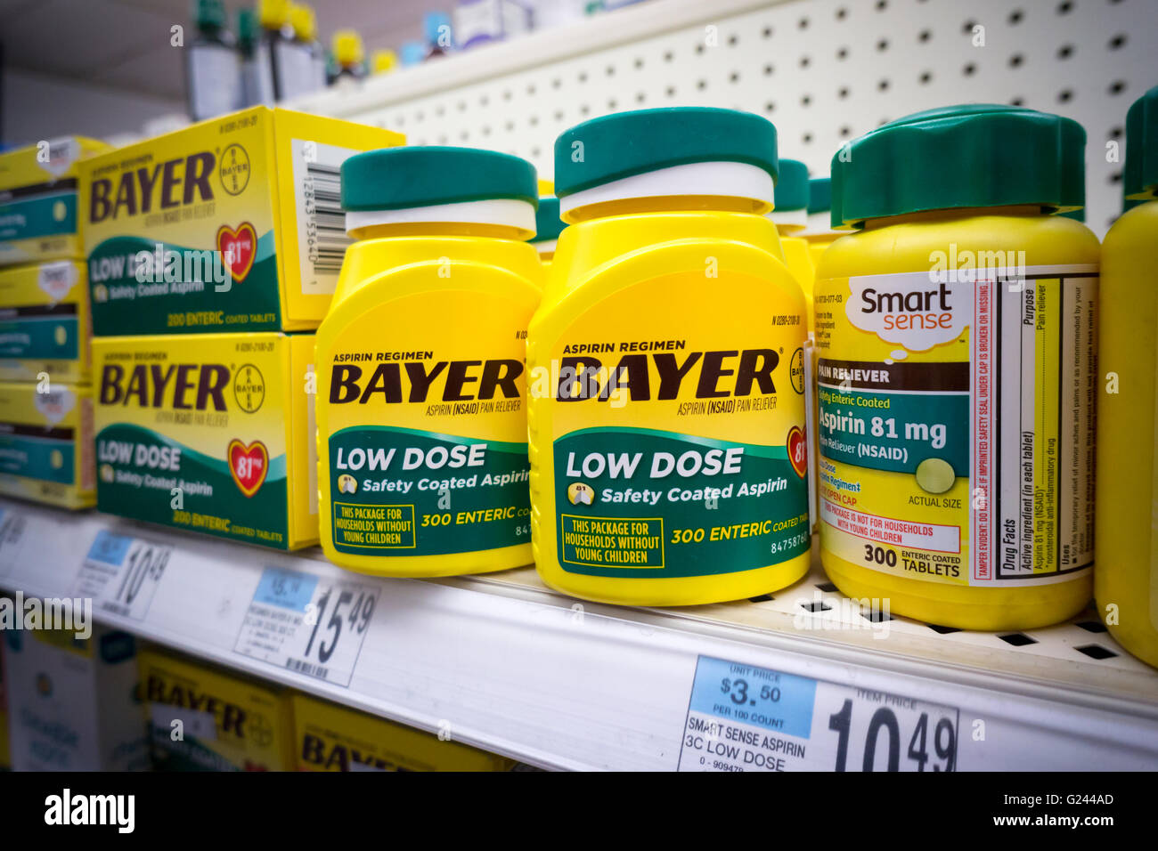 Containers of Bayer aspirin on a drugstore shelf in New York on Monday, May 23, 2016. Bayer AG, the German pharmaceutical and chemical company, has made an offer to buy the Monsanto Co. for $62 billion. The combined companies would be the largest agrochemical business in the world.  (© Richard B. Levine) Stock Photo