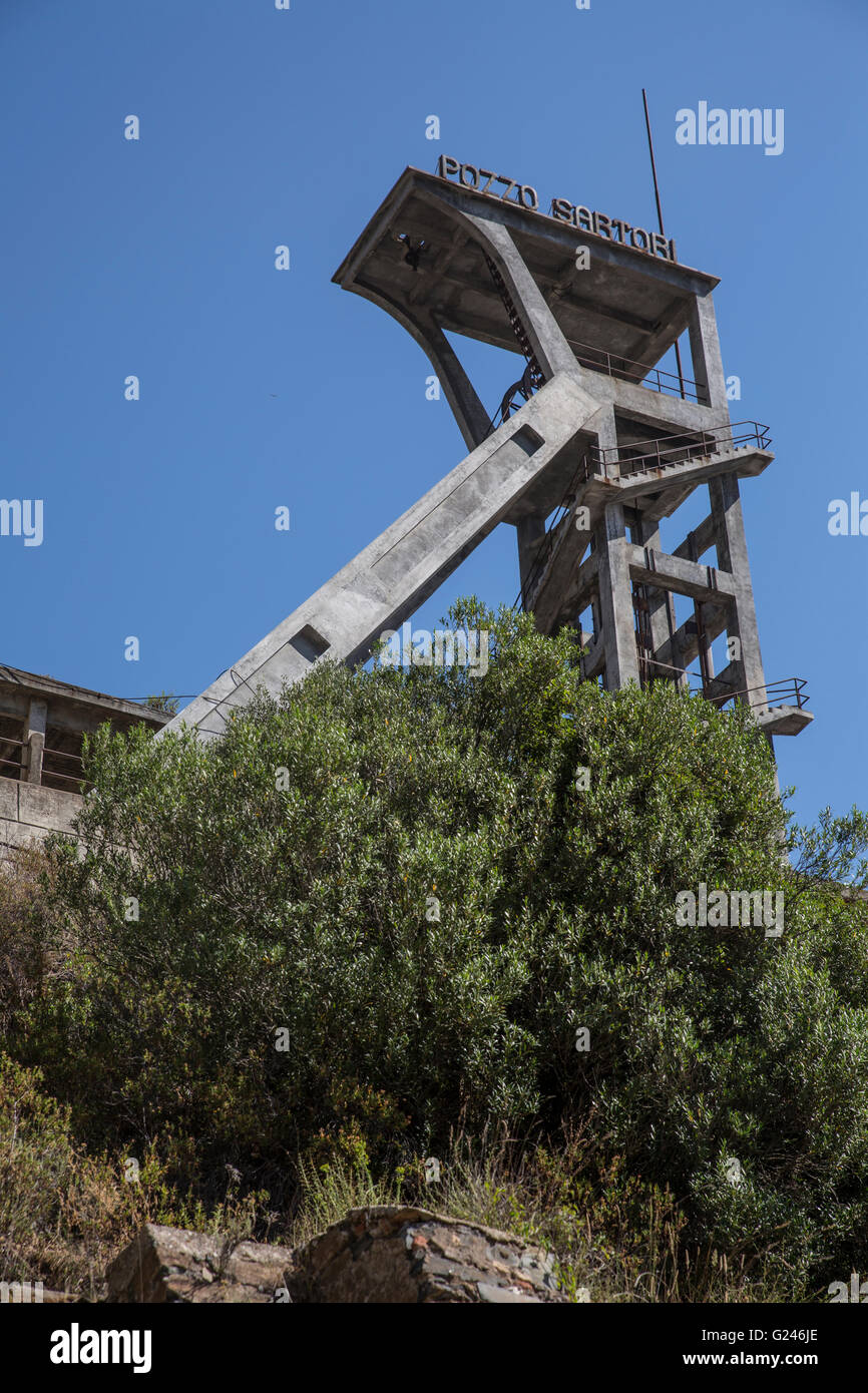 Abandoned old abandoned truck italy hi-res stock photography and images ...