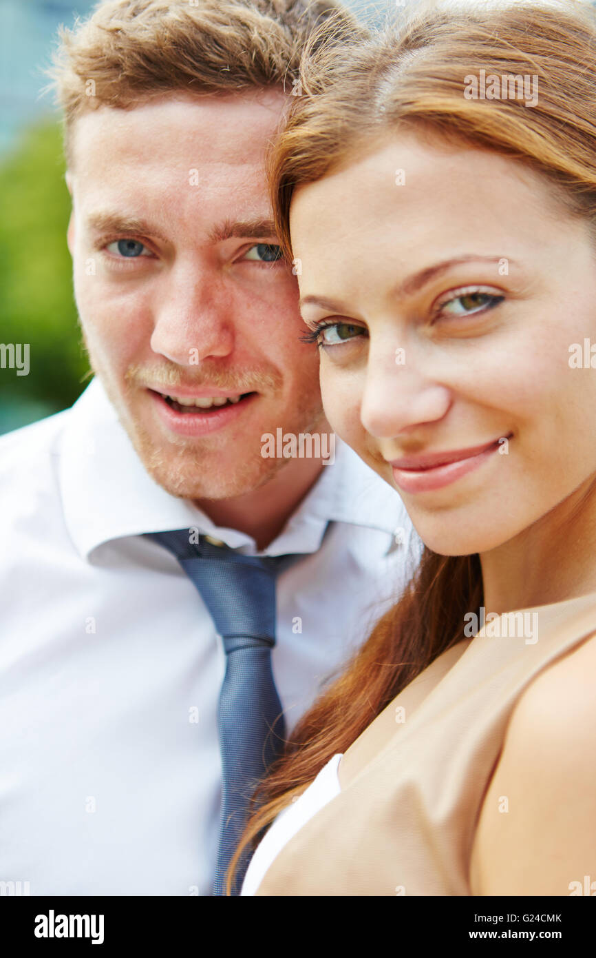 Happy couple smiling outdoors at their wedding Stock Photo - Alamy