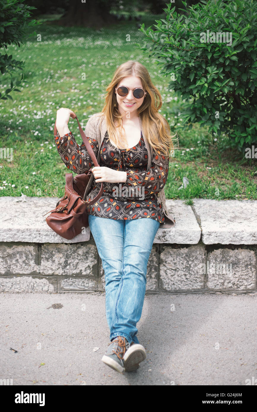 Woman with sunglasses hi-res stock photography and images - Alamy