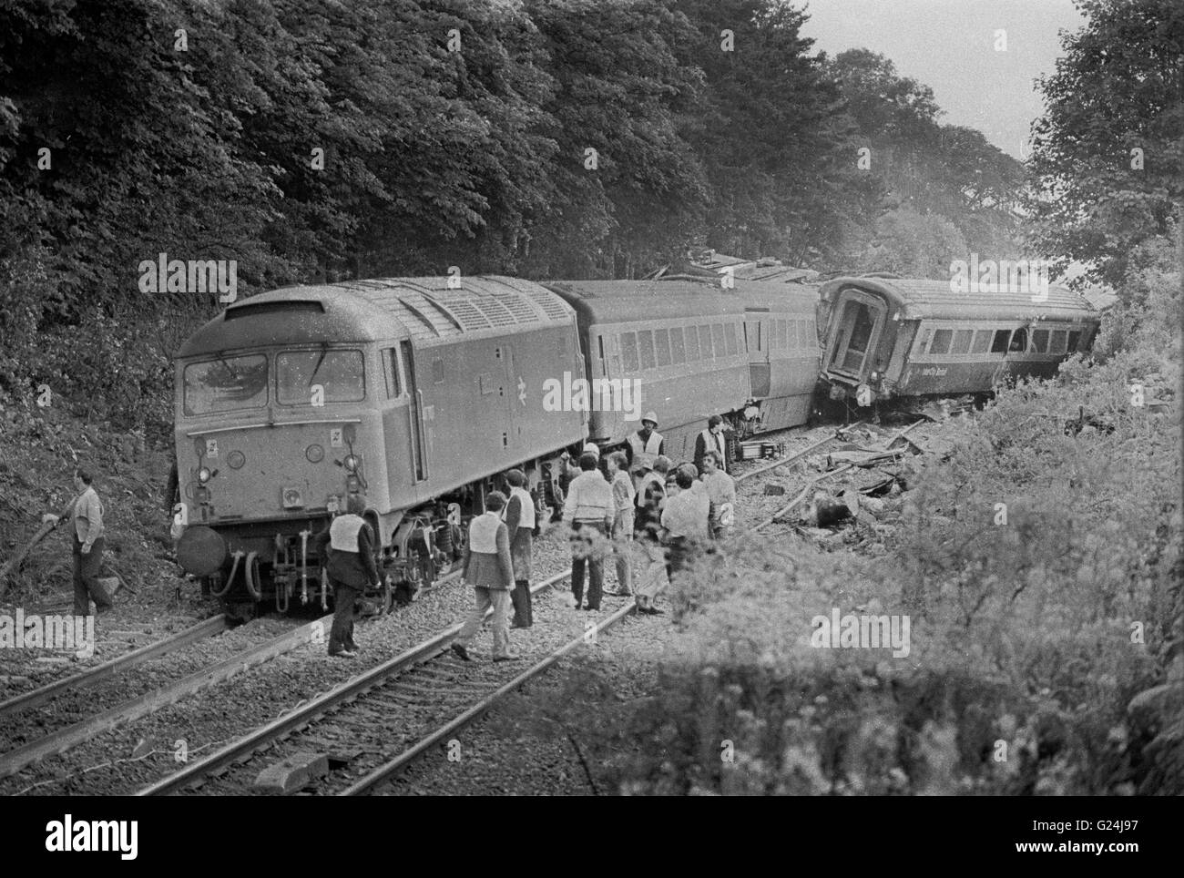 Polmont Rail crash 1984. Police and medics with some of the dead bodies. Stock Photo