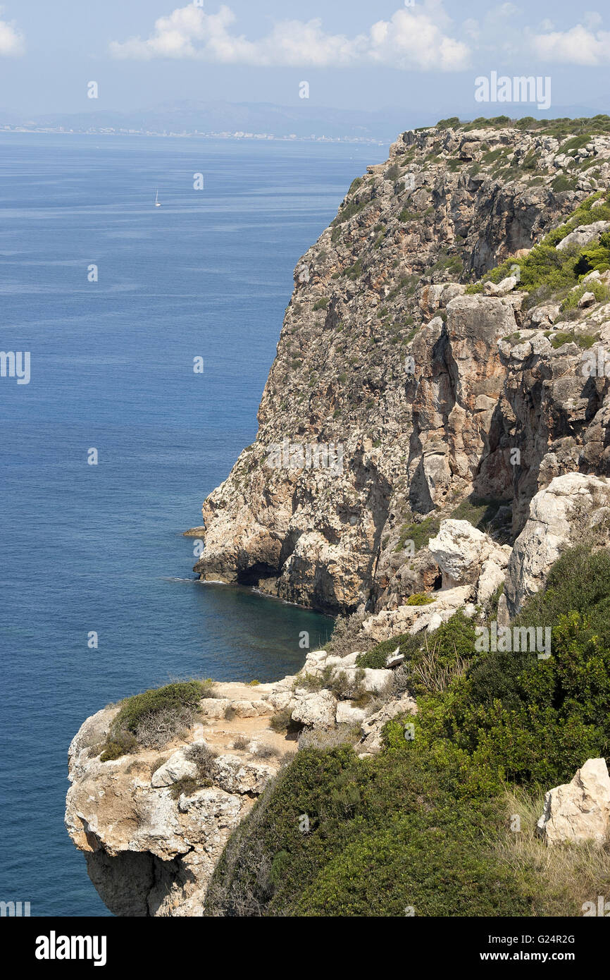 a beautiful picture of the cliffs of Palma de Mallorca with a view of the sea, rocks and vegetation, nature, Palma di Maiorca Stock Photo