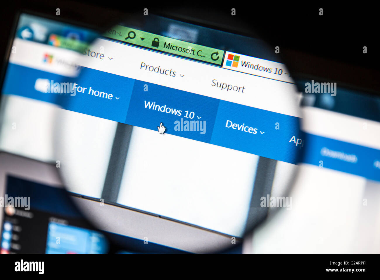Windows 10 website on a computer screen. - Windows 10 is a personal computer operating system d Stock Photo