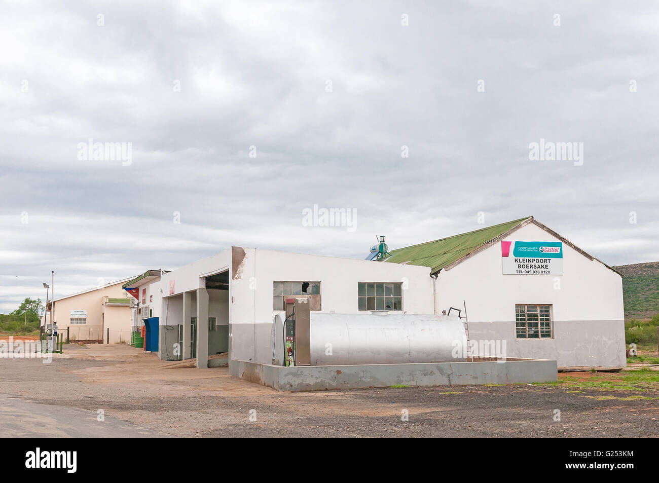 KLEINPOORT, SOUTH AFRICA - MARCH 7, 2016: A shopping centre in Kleinpoort,  a small village between Kirkwood and Jansenville Stock Photo - Alamy