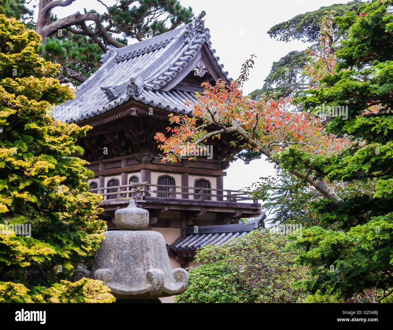 Japanese pergola hires stock photography and images Alamy