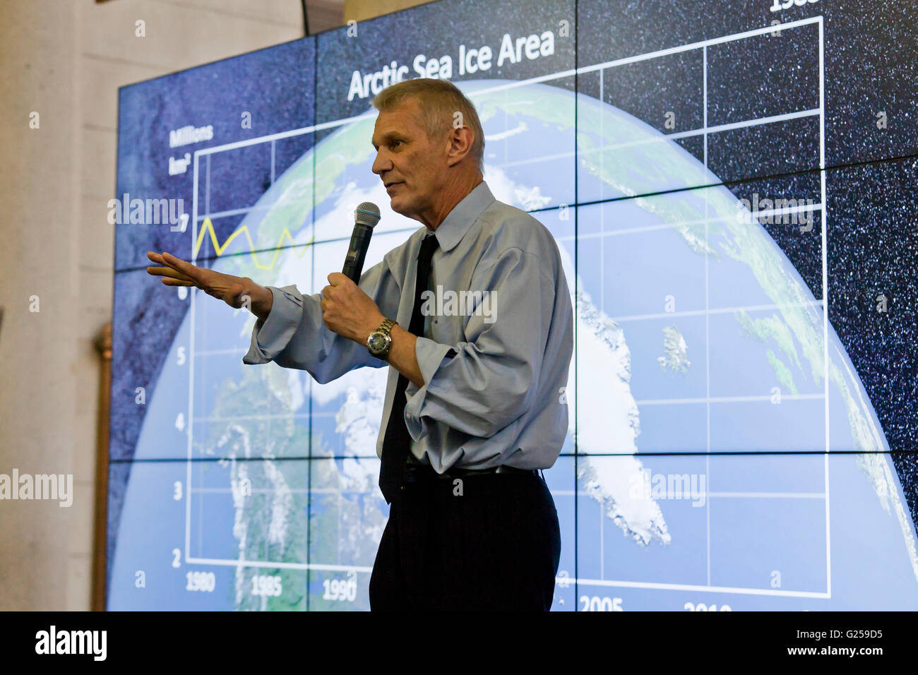 Washington DC, USA. 22nd Apr, 2016. NASA celebrates Earth day with the public in Union Station in Washington, DC - Pictured: astronaut Piers Sellers Stock Photo