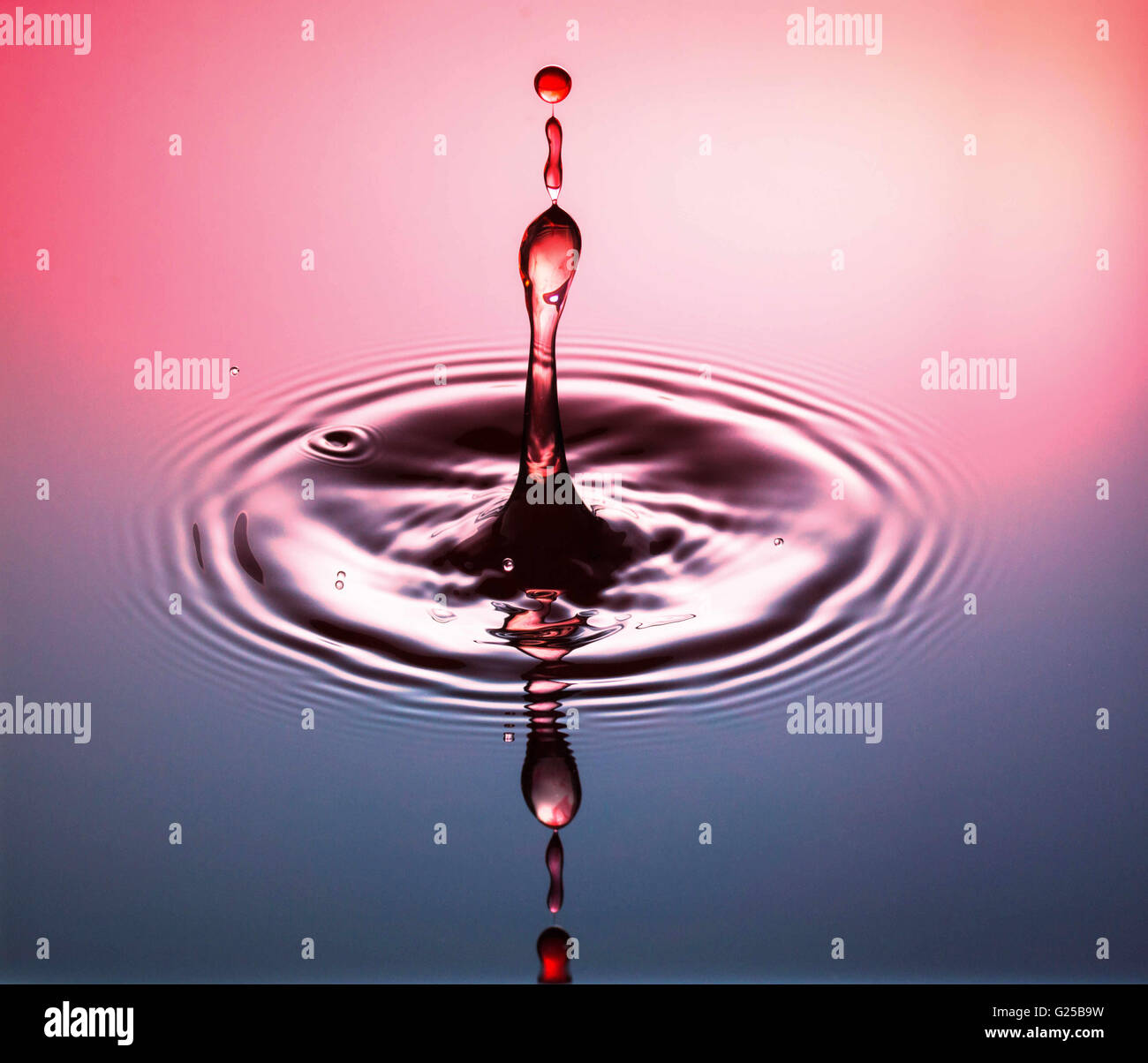 One drop splash hi-res stock photography and images - Alamy