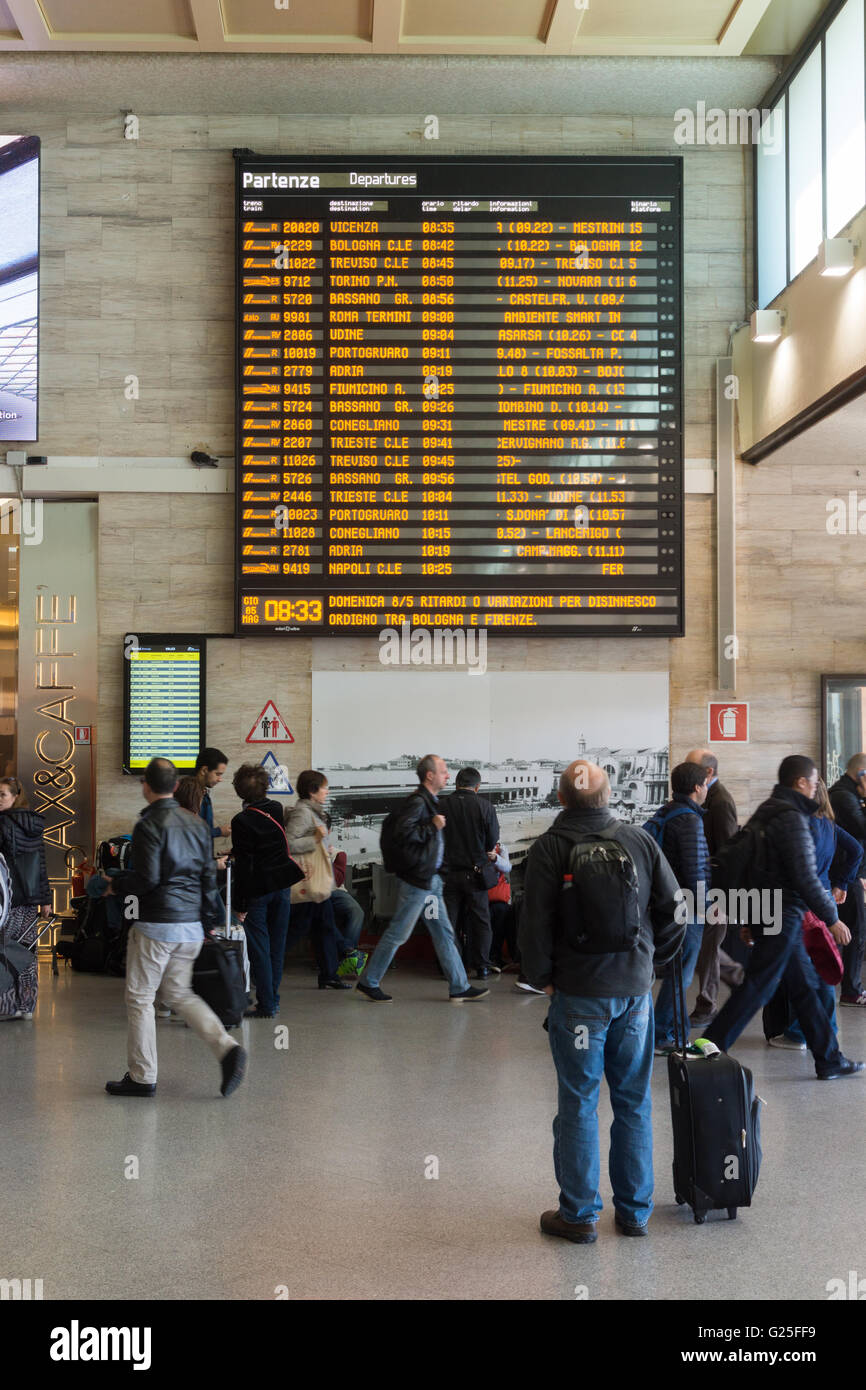 departure board train high resolution stock photography and images alamy