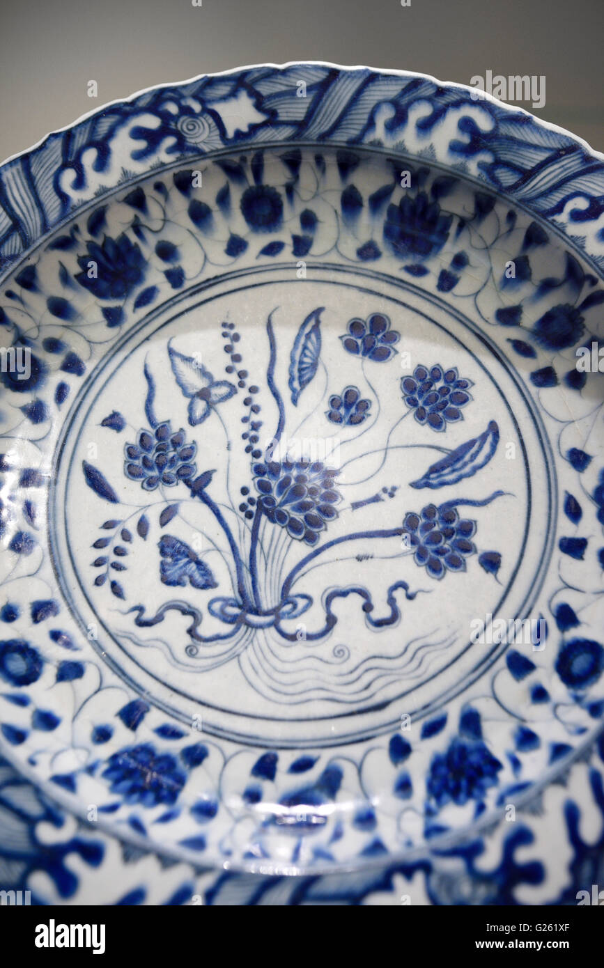 Fritware underglaze painted reproduction of Chinese Ming porcelain from 17th Century Iran Stock Photo