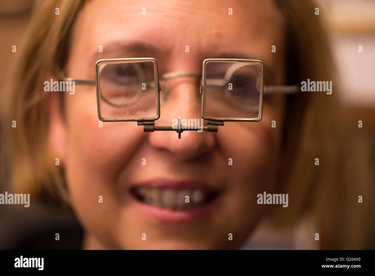 Spectacles from the 19th century hi-res stock photography and images ...