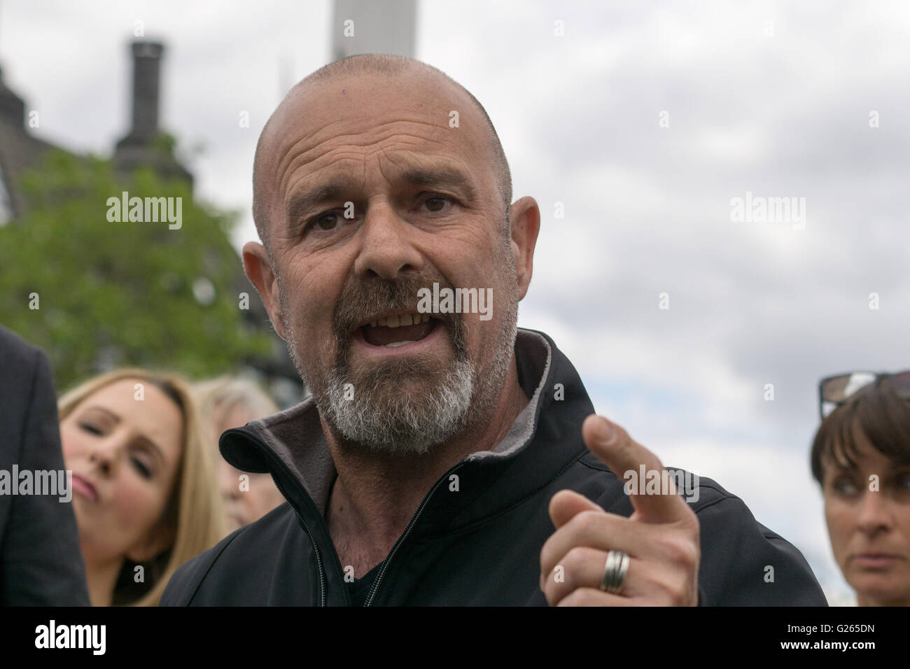 Mark abraham vet hi-res stock photography and images - Alamy