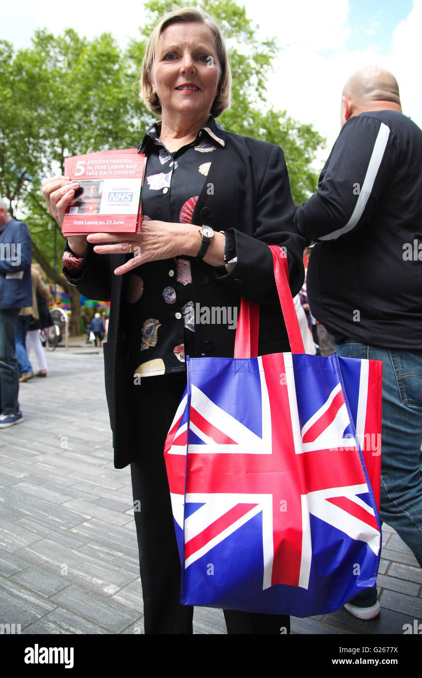 Sloane Square, London, UK 24 May 2016 - Vote Leave campaigner outside Sloane Square underground station. Credit:  Dinendra Haria/Alamy Live News Stock Photo