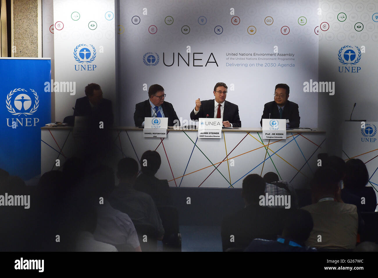 (160524)-- NAIROBI, May 24, 2016 (Xinhua)-- UNEP Executive Director Achim Steiner (2nd R) speaks during a press conference of the ongoing second edition of the United Nations Environment Assembly in Nairobi, Kenya, May 24, 2016. The United Nations Environmental Program (UNEP) has said there is need for governments to refashion policy interventions aimed at reducing air pollution. (Xinhua/Sun Ruibo) Stock Photo