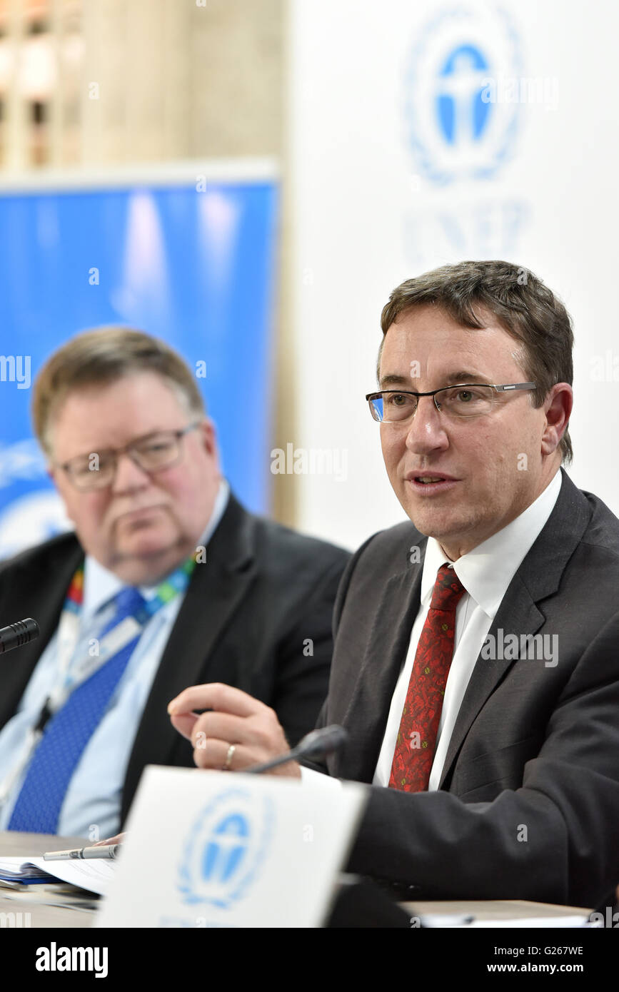 (160524)-- NAIROBI, May 24, 2016 (Xinhua)-- UNEP Executive Director Achim Steiner (R) speaks during a press conference of the ongoing second edition of the United Nations Environment Assembly in Nairobi, Kenya, May 24, 2016. The United Nations Environmental Program (UNEP) has said there is need for governments to refashion policy interventions aimed at reducing air pollution. (Xinhua/Sun Ruibo) Stock Photo